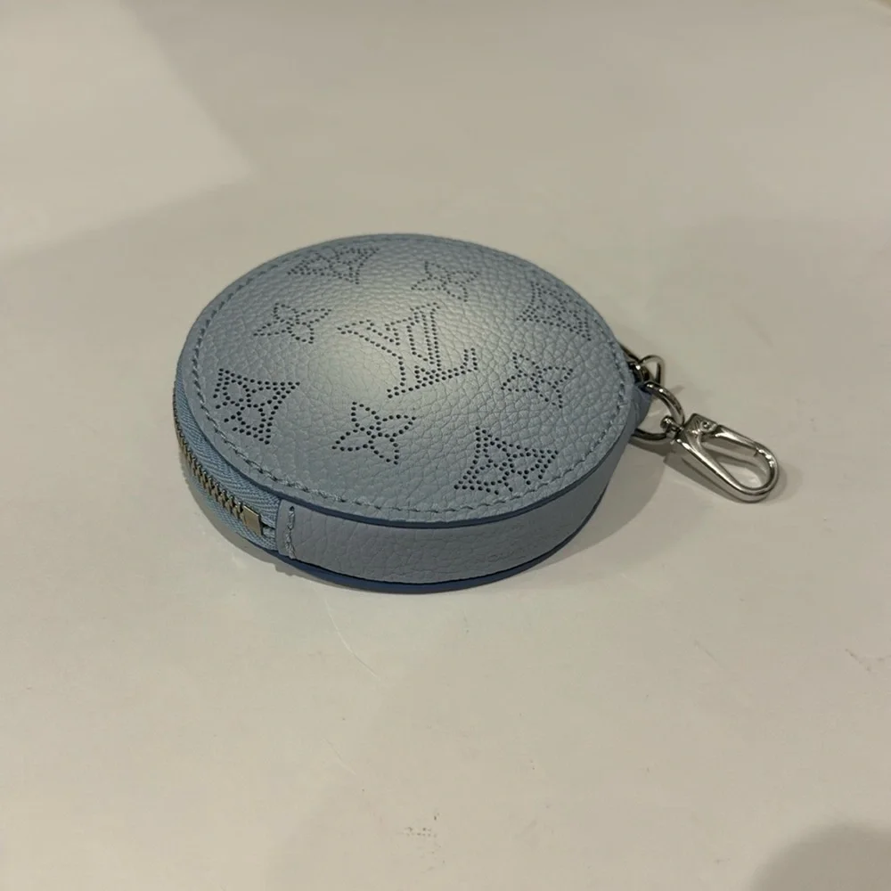 Louis Vuitton Authentic Blue Round Monogram Pouch w/ Certificate of Authenticity